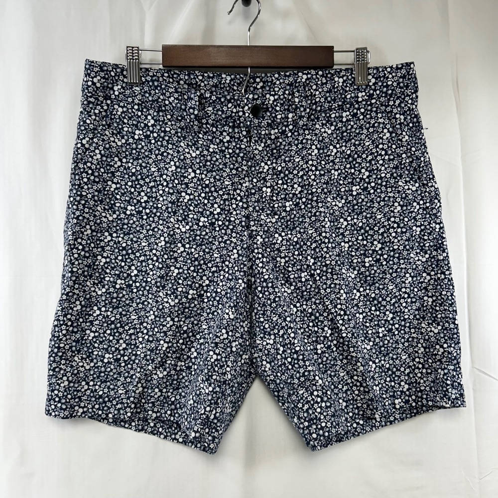 Lululemon Commission Shorts Mens 36 Navy White Floral Print Stretch Casual